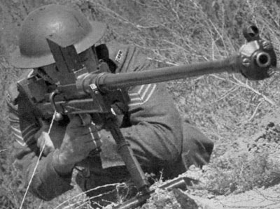 Противотанковое ружье Boys Anti-Tank rifle Mk I при использовании