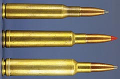 До появления калибра .280 Rem в 1957 году эта троица доминировала на рынке семёрок (сверху - вниз): 7 mm Mauser (7x57), 7x61 Sharpe & Hart и 7 mm Weatherby Magnum.