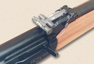 Регулируемый целик, унаследованый «Вепрём» от пулемёта, позволяет опытному стрелку вводить поправку на ветер при стрельбе на большие дистанции