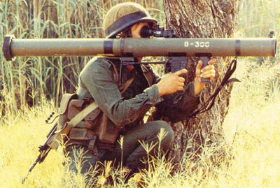 израильский солдат с гранатометом B-300