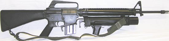 XM148 установленный на винтовке M16