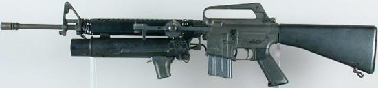 XM148 установленный на винтовке M16