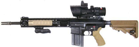 L129A1 Sharpshooter rifle с установленной дополнительной передней рукояткой