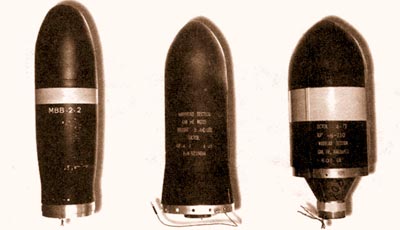 Боевые части переносных ПТУРСов. Слева направо: франко-западногерманского «Милана», американского «Дракона» и американского «Toy». Черный цвет зарубежных боеголовок означает боевое снаряжение