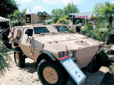 На выставке вооружений «Евросатори 2004» в Париже был представлен французский бронеавтомобиль «Пандар», укомплектованный российским противотанковым комплексом «Корнет-Э»