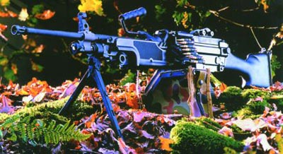 5,56-мм ручной пулемет М249 SAW с пластмассовым прикладом и тканевой патронной коробкой (США)