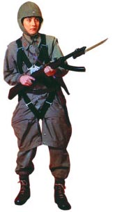 Японский десантник с пистолетом-пулеметом «тип 100» для ВДВ