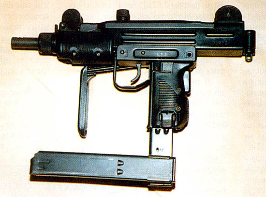 Малогабаритные пистолеты-пулеметы типа «Мини-Узи» часто используются для самообороны на малых дальностях, но высокий темп стрельбы снижает эффективность стрельбы очередями