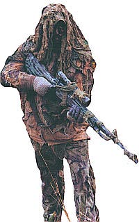Германский снайпер в камуфляже со снайперской винтовкой G.22
