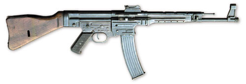 Автомат (штурмовая винтовка) МР-44, успевший повоевать на фронтах второй мировой. Кто знает, какова была бы дальнейшая судьба этого образца, если бы не поражение фашистской Германии в войне