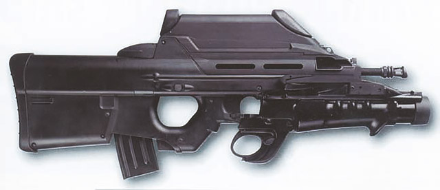 Бельгийская штурмовая винтовка F2000 (FN Herstal) очень похожа на оружие из фильмов о звёздных войнах. На самом деле это «буллпап» с подствольным гранатомётом