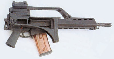 Укороченный вариант G36 (Carbine) со сложенным прикладом