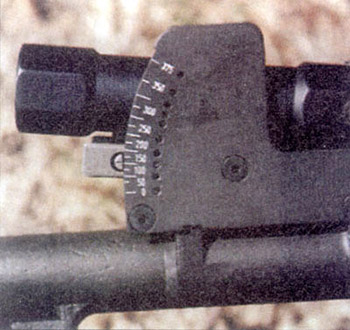 Гранатомет MGL Mark I оснащен прицелом коллиматорного типа, который снабжен прицельной маркой в виде одиночной вертикальной красной черты. Стрелок прицеливается с открытыми глазами и видит прицельную марку наложенной на цель