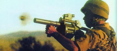 Стрельба из 40-мм ручного гранатомета MGL 6