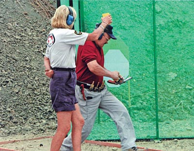 Джерри меняет обойму на револьвере. Чемпионат мира, Эквадор, 2005 г.