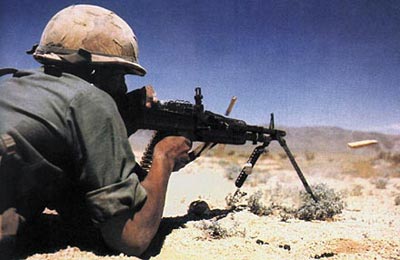 Экстракция стреляных гильз при стрельбе из американского единого пулемета М 60