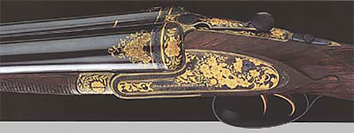 Двустволка 12-го калибра (№ 21073) с замками на боковых досках, инкрустированная букетным узором. Изготовлена в 1901 году.