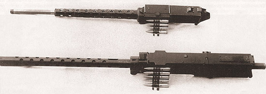 Пулемет С.Р. «Модель 14» (вверху) и пулемет Браунинга – оба калибра 12,7 мм. Вас не удивляет столь значительное различие в размерах?