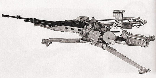 12,7-мм крупнокалиберный пулемет НСВ-12,7 «Утес» на зенитном станке-треноге 6У6 в положении для стрельбы лежа