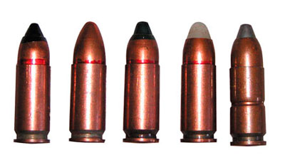 9 х21 пистолетные патроны (слева — направо): СП-10 — с бронебойной пулей со стальным термоупрочненным сердечником; СП-11 (индекс 7 Н28) — с пулей со свинцовым сердечником в биметаллической оболочке; СП-12 (индекс 7 Н29) — с пулей со стальным сердечником; образцовый; учебный