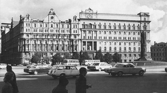 Патрон 5,45х18 в КГБ и МВД СССР был принят на вооружение в декабре 1972 г. Здание КГБ СССР на Лубянке, 1970-е гг