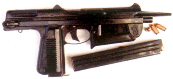 Польский пистолет-пулемет Wz63 сам по себе достаточно интересен, но его конструкция неоправданно сложная для надежной работы автоматики на патроне 9x18 мм ПМ. Низкий темп стрельбы и небольшой импульс отдачи патрона определяют высокую вероятность попадания при стрельбе