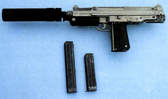 Польский пистолет-пулемет ПМ-84 с глушителем