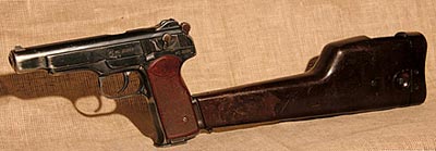 9-мм автоматический пистолет Стечкина (АПС) с пластмассовой кобурой-прикладом