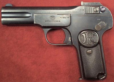 FN Browning 1900 был разработан инженерами фирмы FN в 1898 году на основе пистолета, представленного братьями Браунинг в 1897 году