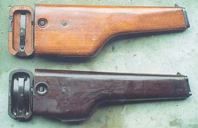 Пистолеты ранних выпусков комплектовались деревянной кобурой, которая вскоре была заменена на кобуру, изготовленную из пластмассы АГ-4