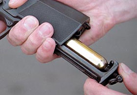 Одно из достоинств МР-654К - расположение кассеты для шариков и баллончика с СО2 в рукоятке пистолета