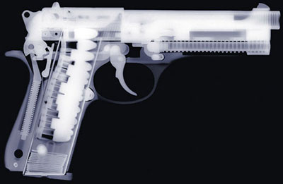 Рентгеновский снимок пистолета работы Ника Визи. Скрыть подобное оружие при современных средствах обнаружения практически невозможно