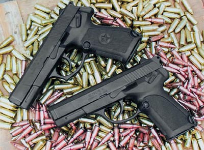 9-мм пистолет тип QSZ 92 (в экспортном варианте) и 5,8-мм пистолет тип QSZ 92 (в варианте для НОАК) с пистолетными патронами 9-мм DAP 92 и 5,8-мм DAP-5,8