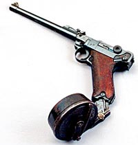 9-мм штурмовой пистолет «Парабеллум» Р.17 с 32-зарядным барабанным магазином