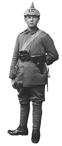 Германский унтер-офицер с пистолетом «Парабеллум» Р.08. 1917 год