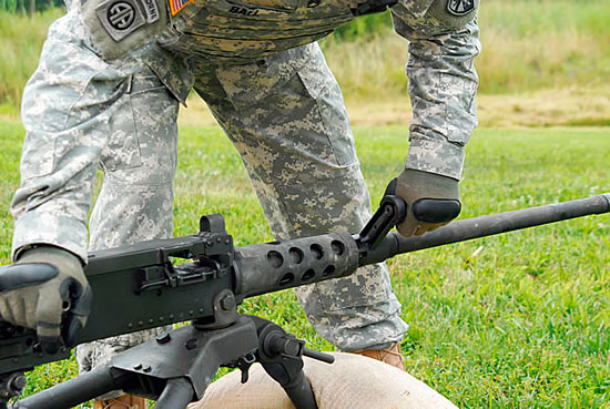 Отличительная особенность пулемета М2А1 – ручка для быстрой замены ствола.
