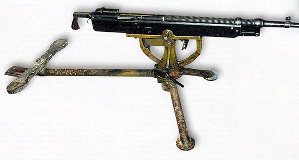 Общий вид пулемета «Кольт» M1895 на треножном станке