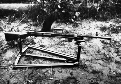 7,62-мм ручной десантный пулемет Дегтярева (РПД-36). Опытный образец 1936 года на универсальном треножном станке Дегтярева (для ведения зенитной стрельбы)