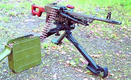 Пулемёт ПКС (ПК на станке 6Т2) с патронной коробкой с лентой на 250 патронов