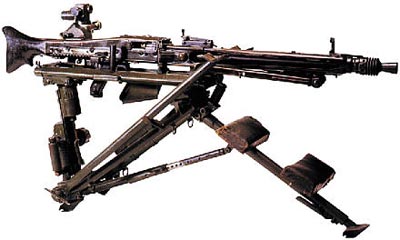 МG.42 в варианте станкового пулемета на станке-треноге обр. 42 в положении для стрельбы лежа