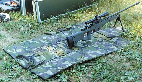 Снайперский мат-кейс «Плато» М102 предназначается не только для переноски и хранения винтовки, но и для использования в качестве стрелкового мата. Использование «Плато» М102 в полевых условиях, показало, что он обеспечивает достаточный комфорт при долгом лежании на позиции