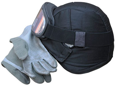 Шлем с матерчатым чехлом и петлями для фиксации тактических очков