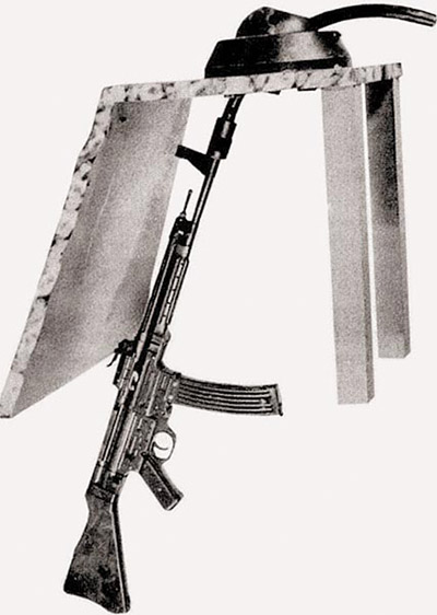 Автомат (штурмовая винтовка) MP.44 с искривленным на 90 град. стволом-насадкой Vorsatz PZ