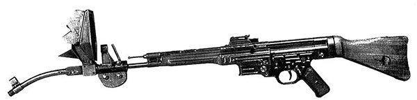 Автомат (штурмовая винтовка) MP44 с искривленным на 45 град. стволом-насадкой Vorsatz J с призматическим перископическим прицельным приспособлением