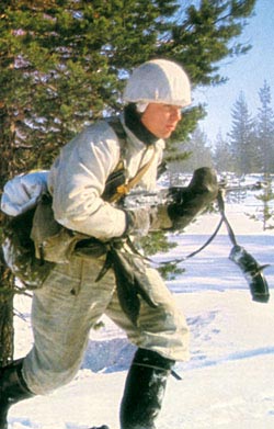Финский солдат в зимней камуфлированной форме