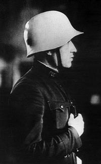 Военинтендант I ранга А.А. Шварц в своей каске 2-го опытного образца. 1936 год