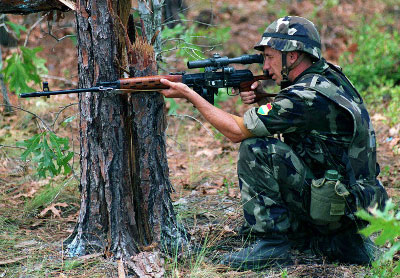 Винтовка СВД – табельное оружие снайперов мотострелковых подразделений Российской армии и некоторых армий дружественных стран.