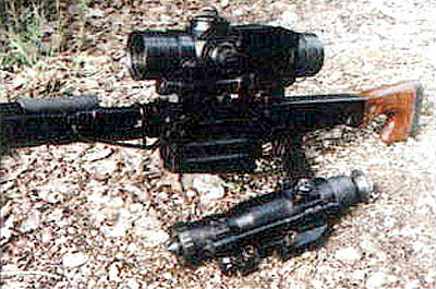 13-кратный прицел ПОС13х60 (на винтовке) и опытный прицел ночного видения ПКН-05 разработаны для комплектования В-94