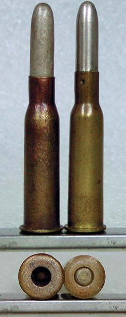 Слева – один из прототипов трёхлинейного патрона, калибр 8 мм, пуля в мельхиоровой оболочке. Справа – принятый на вооружение штатный патрон для винтовки обр. 1891 г.