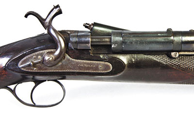 У ружья Снайдера по наследству от шомполок остался ползунковый предохранитель, запирающий взведенный курок